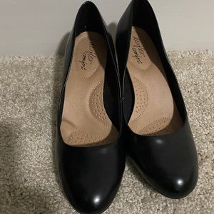 8.5 Black casual shoes